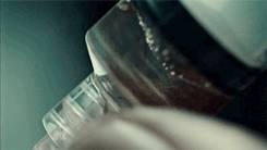 Co naprawdę palą i wciągają aktorzy w filmach?