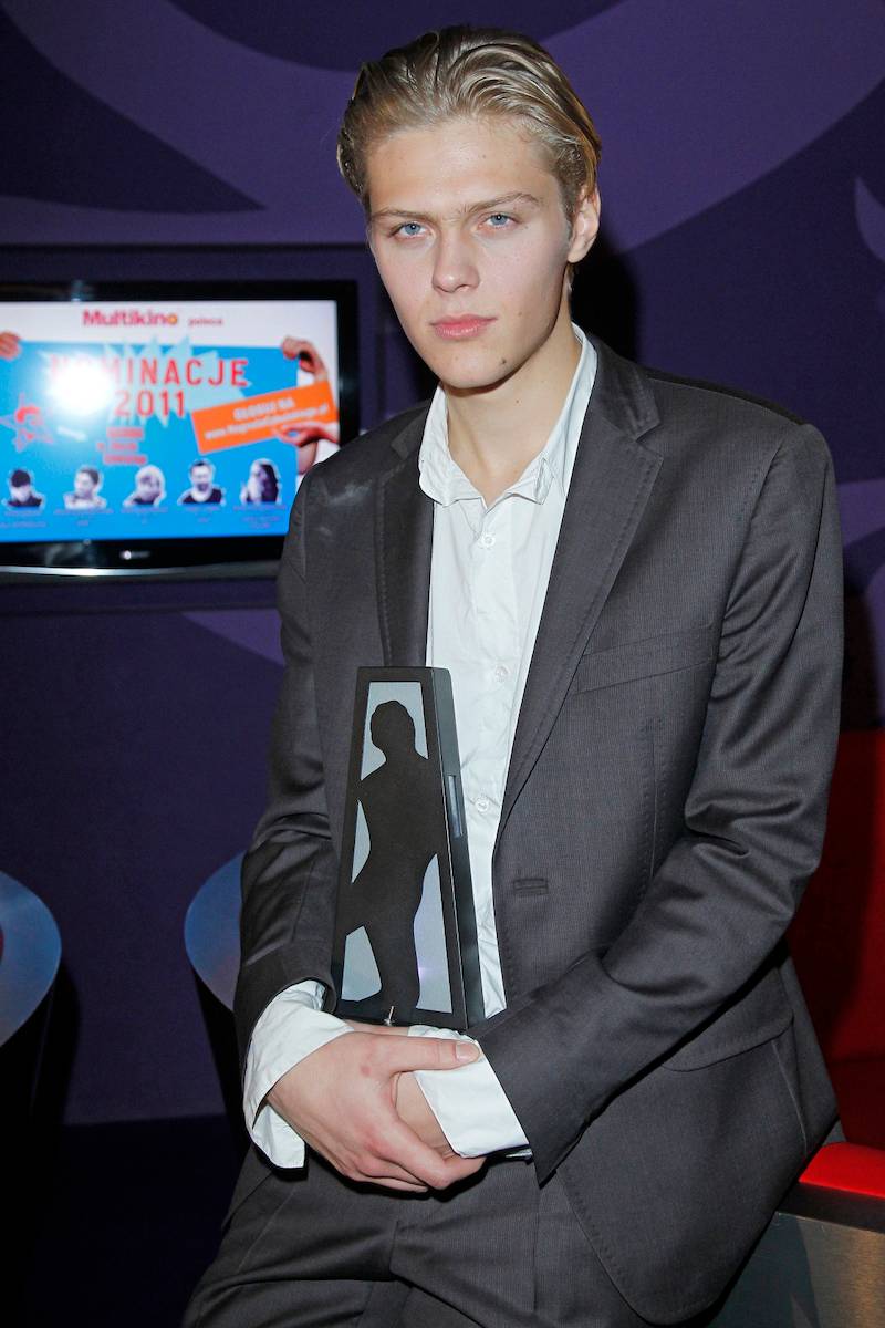 Jakub Gierszał znów podbił serca widzów w najnowszym filmie ‘Kolory zła: Czerwień’. Kim jest aktor?