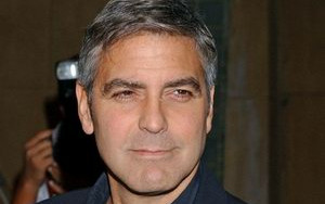 George Clooney i jego nagi tors (FOTO)