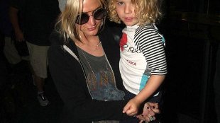 Nocny powrót Ashlee Simpson z Hawajów (FOTO)