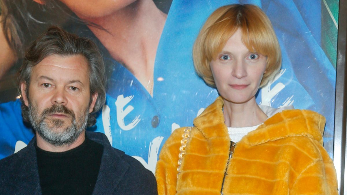 Agata Buzek i Jacek Braciak z psem na premierze filmu