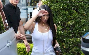 Kim Kardashian UCZCZONA przez… Pornhub!