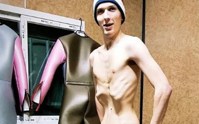 Skoczek narciarki pokazał się BEZ KOSZULKI. Nie tego się spodziewaliśmy…