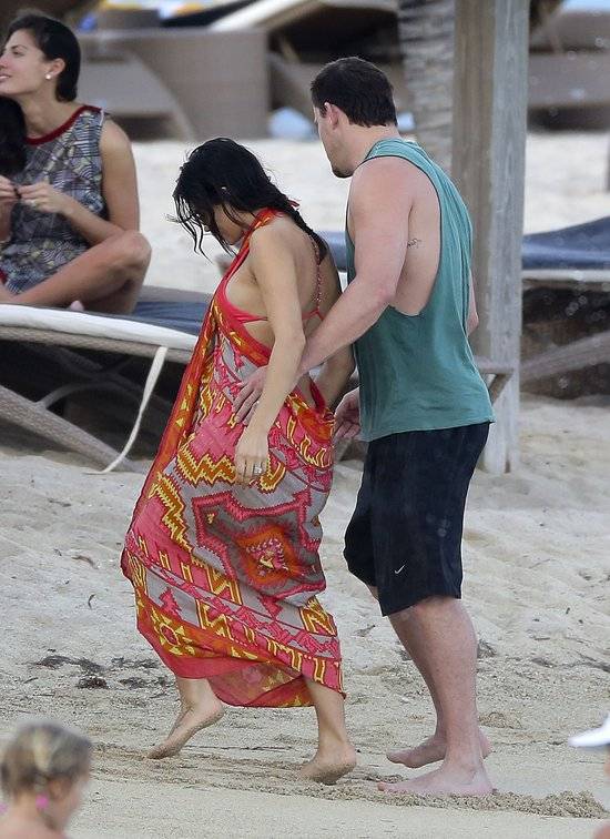 Channing Tatuum i ciężarna Jenna Dewan na plaży