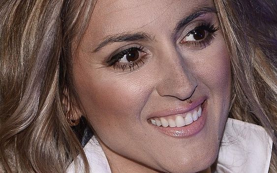 Karolina Szostak w klasycznym stroju, smaczku dodawały buty (ZDJĘCIA)