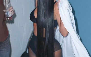 Podobają Ci się włosy do kolan Kim Kardashian?