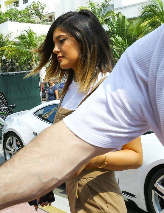 Czy Kylie Jenner zoperowała sobie nos i usta?