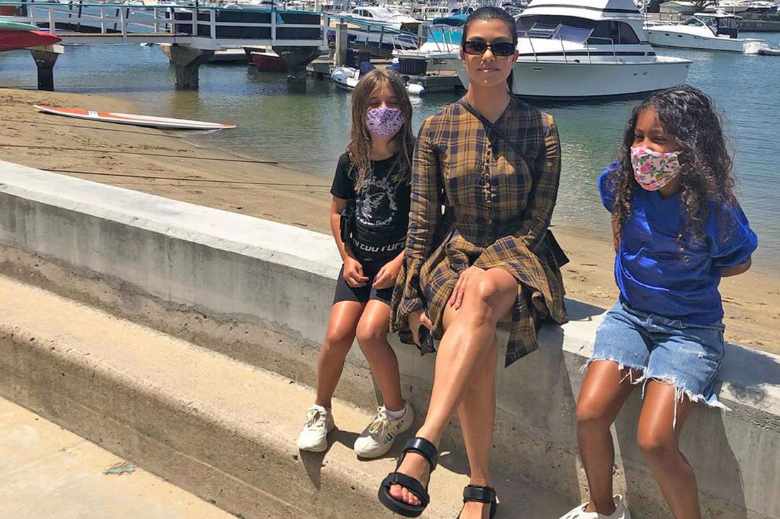 Kourtney Kardashian bez maseczki