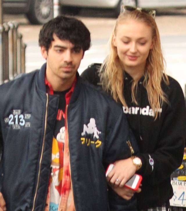 Gorące pocałunki Joe Jonasa i Sophie Turner!
