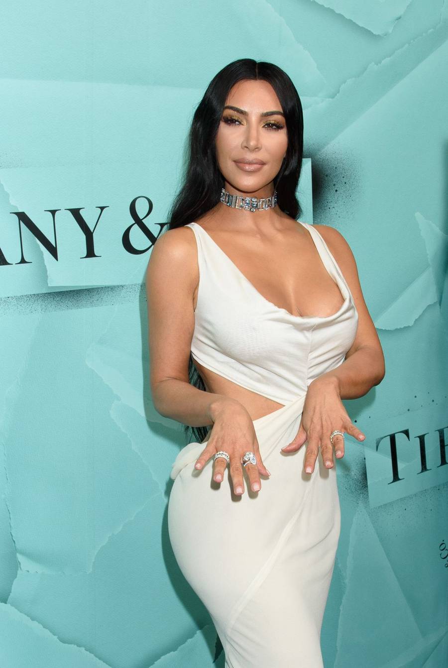 Co się dzieje z twarzą Kim Kardashian?