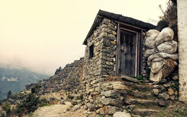 15-letnia dziewczynka ZMARŁA, bo wygnano ją z domu, ponieważ MIAŁA OKRES!