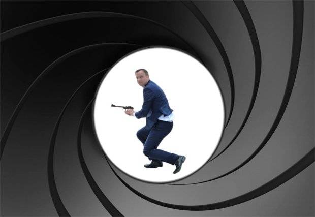 Andrzej Duda ratuje hostię – memy