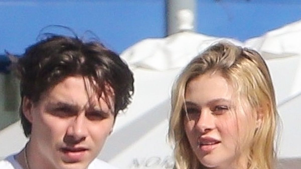 Los Angeles, CA - *EXCLUSIVE* - Brooklyn Beckham and his girlfriend Nicola Peltz go out for lunch at Joan's On Third before stopping by Alfred Coffee for a drink together. The couple stepped out in matching outfits both wearing jeans and a white T-shirt, and fooled around for the cameras while entering the popular coffee house. *UK Clients - Pictures Containing Children Please Pixelate Face Prior To Publication*, Image: 501793780, License: Rights-managed, Restrictions: , Model Release: no, Credit line: SL, WCP / BACKGRID / Backgrid USA / Forum