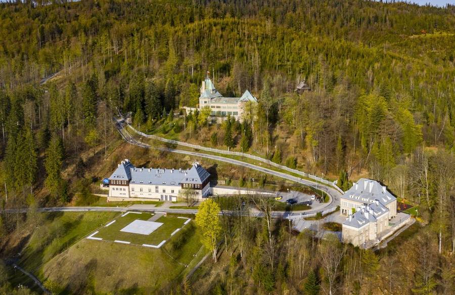 To w tej rezydencji będą wypoczywać Nawroccy. Ośrodek na Helu i Wiśle to prawdziwa twierdza! (FOTO)