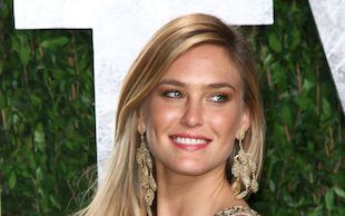 Bar Refaeli chce Wam coś powiedzieć! (Instagram)