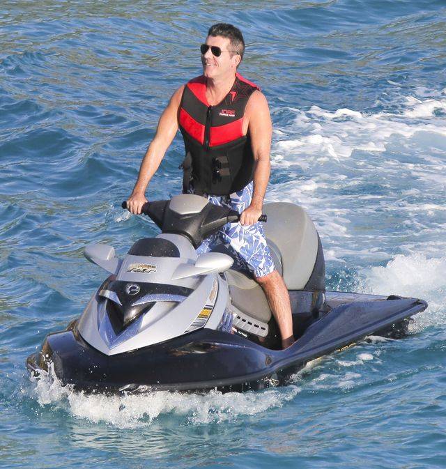 Simon Cowell z ciężarną partnerką na jachcie