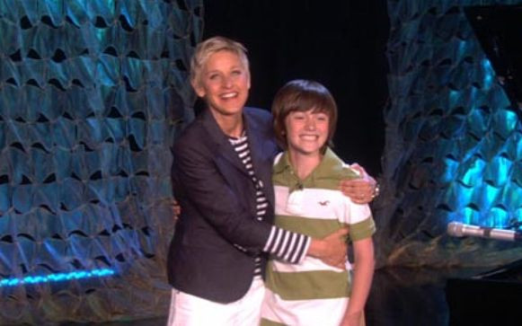 Greyson Chance ma już podpisany kontrakt