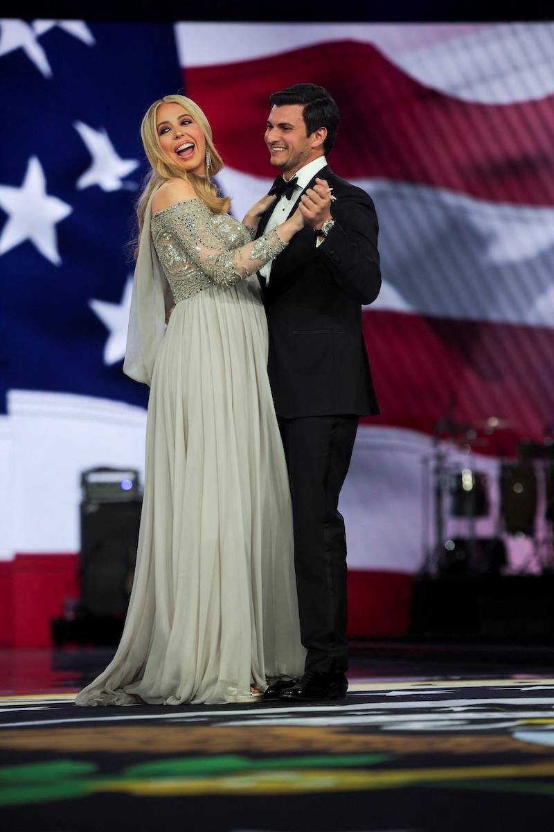 Melania Trump powraca w wielkim stylu do Waszyngtonu. Spektakularna suknia na balu inauguracyjnym