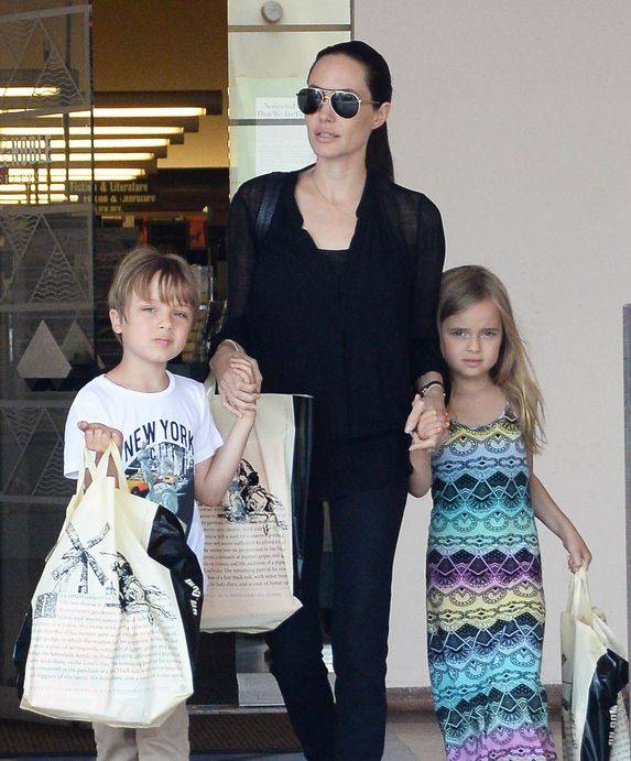 Angelina Jolie waży 34 kilogramy? Jest karmiona przez SONDĘ?