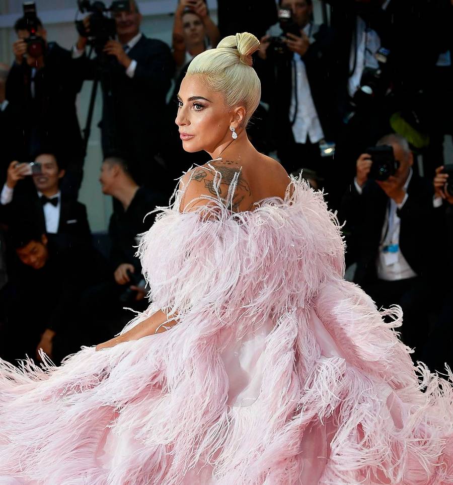 PYSZNA kreacja Gagi na festiwalu w Wenecji