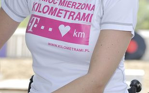 Monika Kuszyńska z Conchitą Wurst na czerwonym dywanie