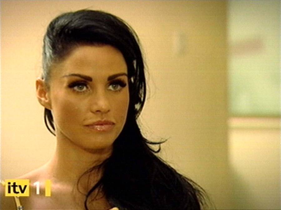 Katie Price w przeszłości była przepiękną kobietą. Na operacje plastyczne wydała PÓŁ MILIONA złotych! (ZDJĘCIA)