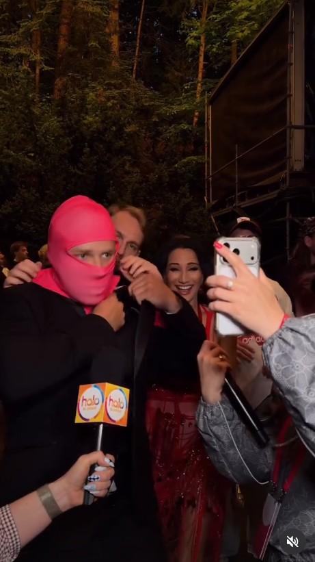 Skolim w kominiarce na Polsat Hit Festiwal, fot. Instagram