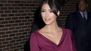 Kim Kardashian ze skaleczonym paluszkiem (FOTO)