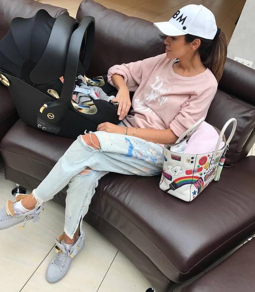 Fanki OSKARŻAJĄ Natalię Siwiec: Surogatka albo adopcja!