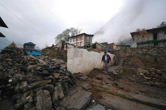 15-letnia dziewczynka ZMARŁA, bo wygnano ją z domu, ponieważ MIAŁA OKRES!