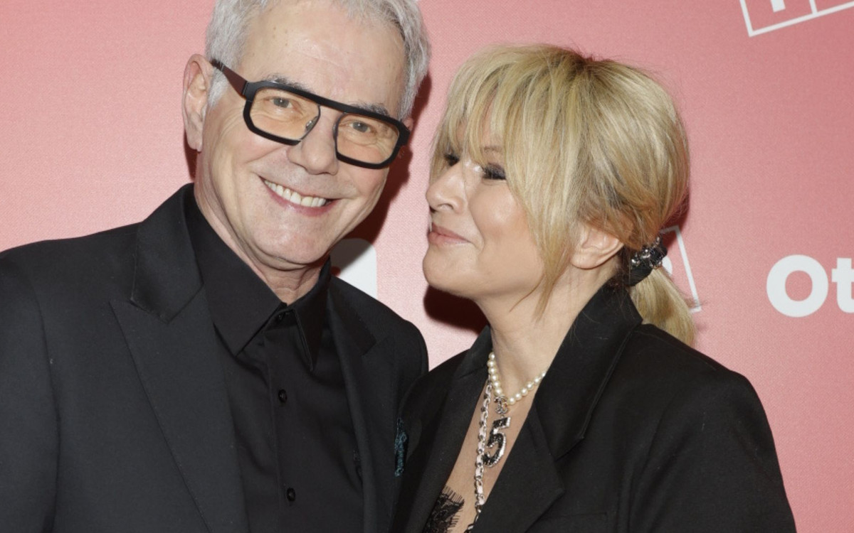 Zakochani Janowscy na ramówce TVP. Monika zaprezentowała się w SATYNOWEJ sukni