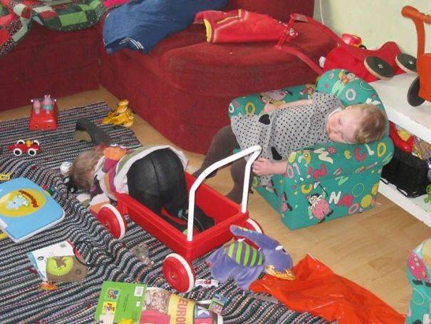 14 przykładów na to, że dzieci potrafią usnąć WSZĘDZIE