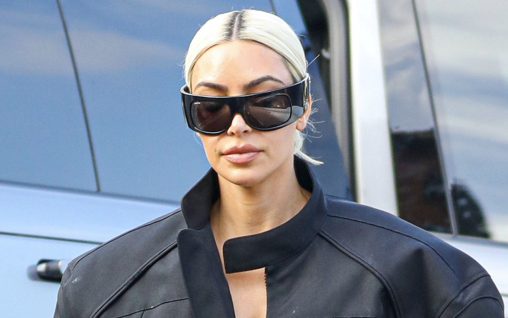 Kim Kardashian lansuje wielki powrót TYCH letnich butów