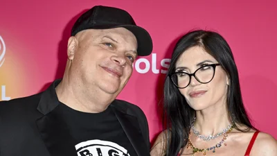 Skiba migdali się z 26 lat młodszą żoną na ściance. Karolina zaskoczyła obcisłą kreacją