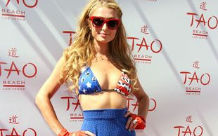 Paris i Kim Kardashian w strojach kąpielowych na 4. lipca