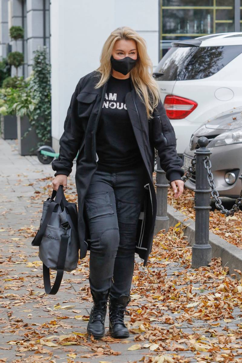 Martyna Wojciechowska świeżo po ślubie, piosenkarka w seksi stylizacji i aktorka w futrze (ZDJĘCIA)