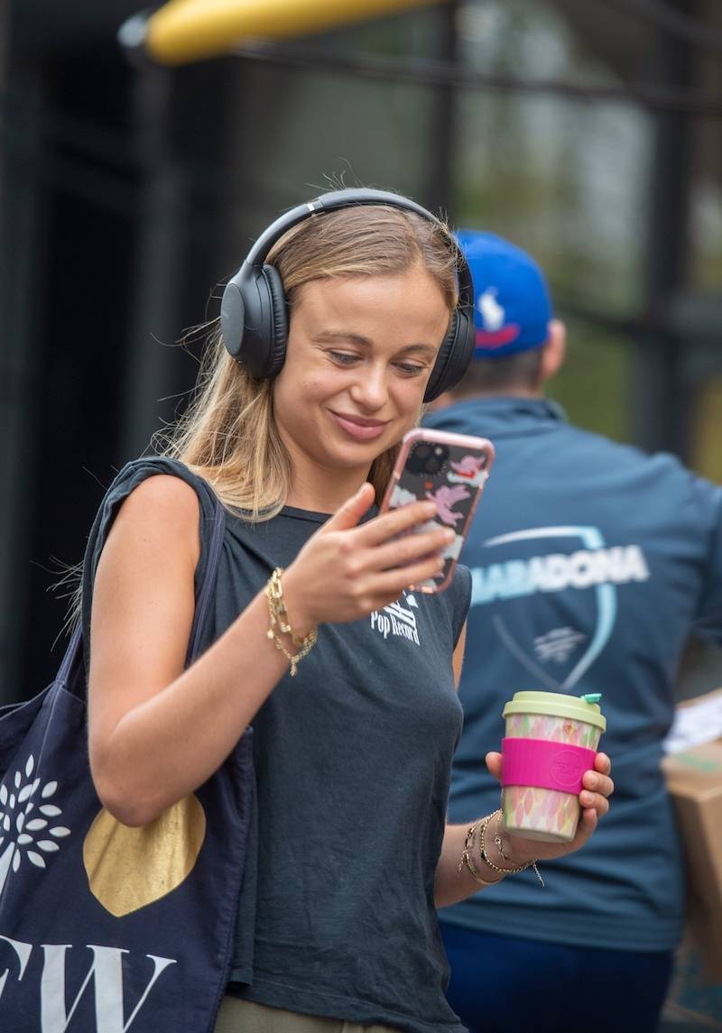 Najpiękniejsza członkini rodziny królewskiej spaceruje po Notting Hill (ZDJĘCIA)