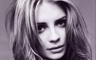 Mischa Barton w Elle