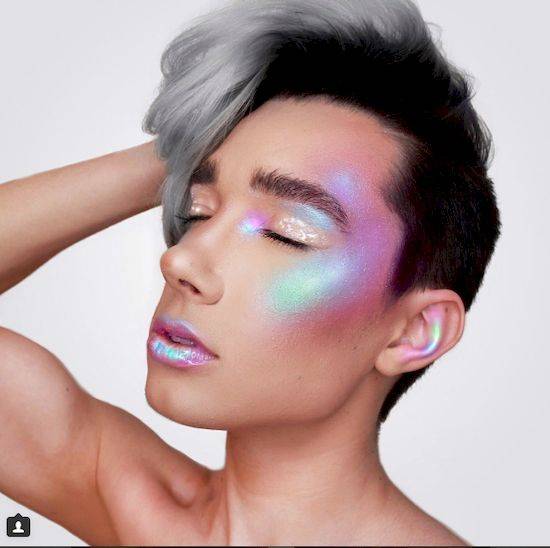 Wow! Ten chłopak maluje się lepiej od WIĘKSZOŚCI kobiet!