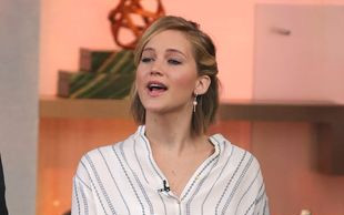 Śmieją się z Jennifer Lawrence, że wyszła w piżamie (FOTO)