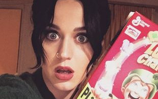 Katy Perry skrzywdziła się fryzurą (FOTO)