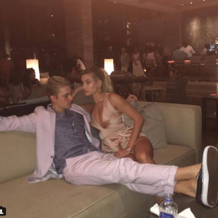 Czuła randka Justina Biebera z Hailey Baldwin przy basenie!