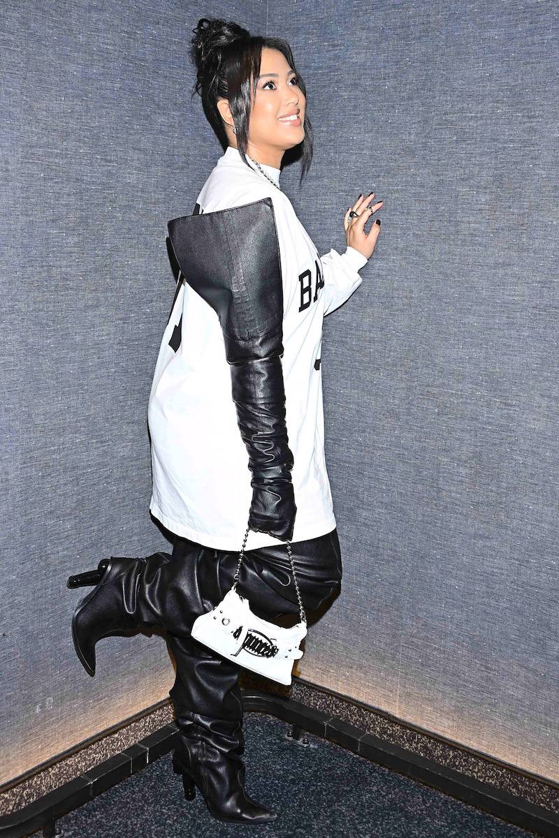 Patricia Kazadi w butach z… penisem?!