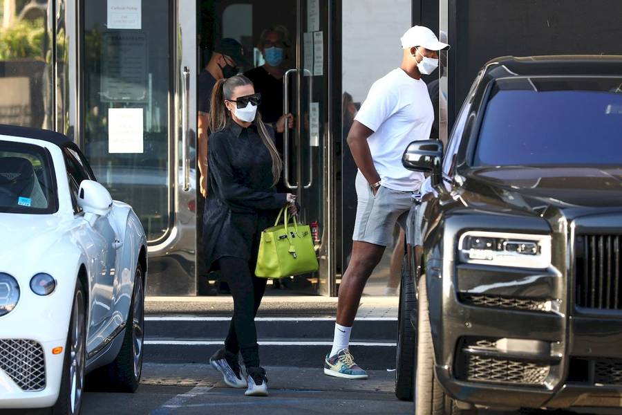 Khloe Kardashian i Tristan Thompson wsiadają do auta