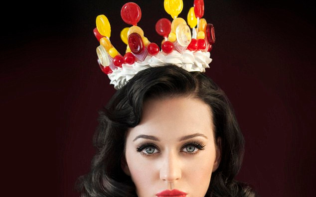 Katy Perry to sama słodycz na okładce nowego albumu (FOTO)