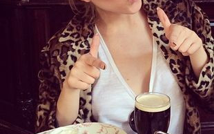 Jedna wcina owsiankę, druga raczy się pizzą (FOTO)