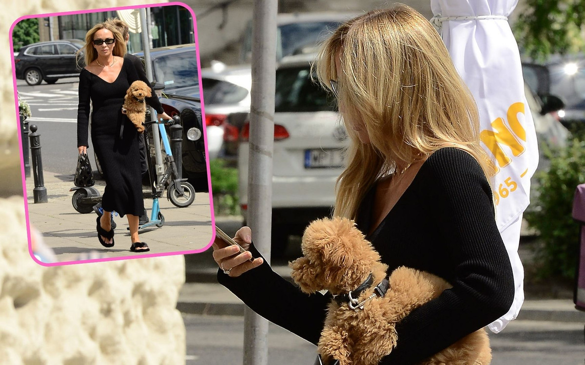 Joanna Przetakiewicz przyłapana w centrum Warszawy ze swoim psiakiem Romeo (ZDJĘCIA)