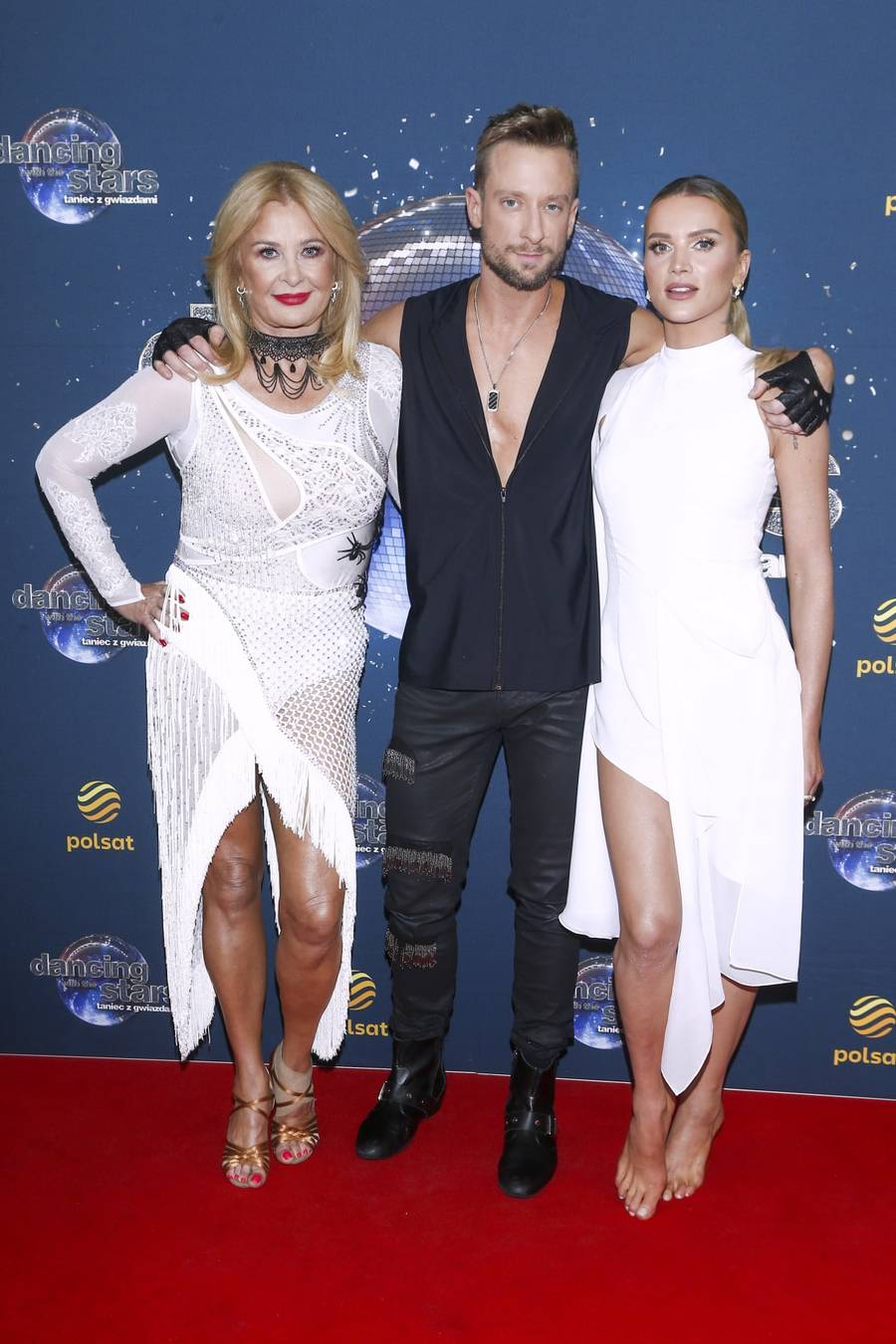 Wyjątkowy odcinek “Tańca z Gwiazdami”! Zakochani Alek Baron i Sandra Kubicka, oszałamiająca Magdalena Różczka (FOTO)