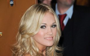 Ona jak zwykle musiała popisać się kreacją (FOTO)