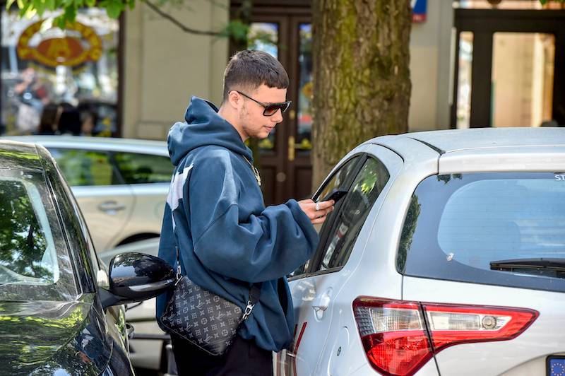 Allan Krupa kilka dni temu zdał egzamin na prawo jazdy. Już wsiadł za kółko (ZDJĘCIA)